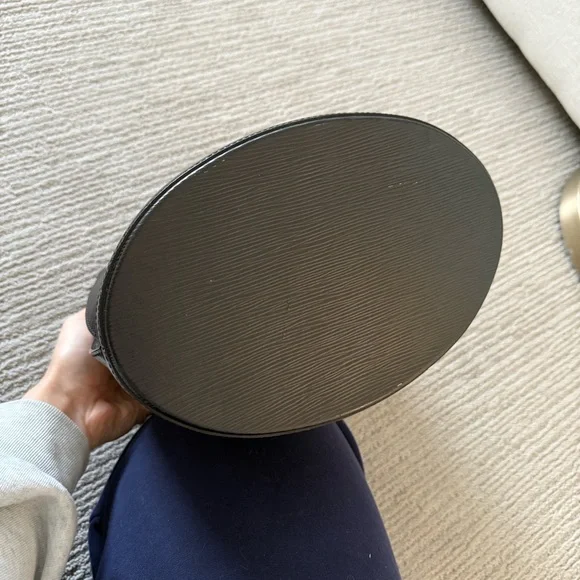 NWOT *Authentic* Louis Vuitton Black Vintage Cluny Epi Leather Shoulder Bag - Picture 4 of 9